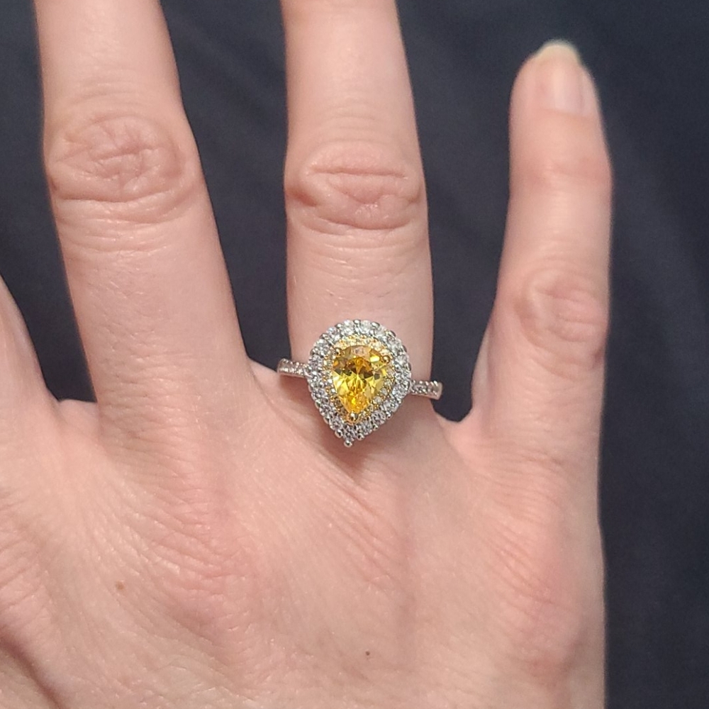 HOST PICK 😍 Gorgeous Yellow Gemstone Ring - Picture 6 of 6